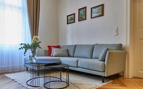Three Golden Crowns Apartments
